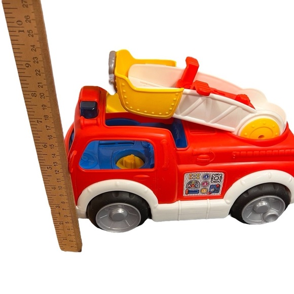 Fisher-Price Little People Lift ‘n Lower Fire Truck - Picture 9 of 11